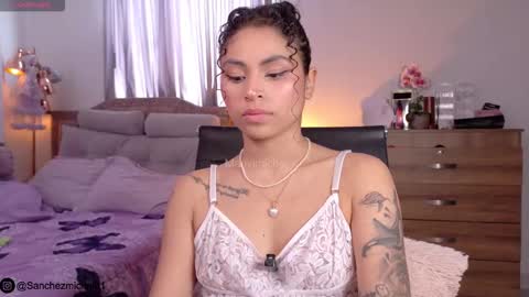 Snapshot of marivimichel03 chatting on October 21, 7:14 pm online show from October 21, 7:14 pm