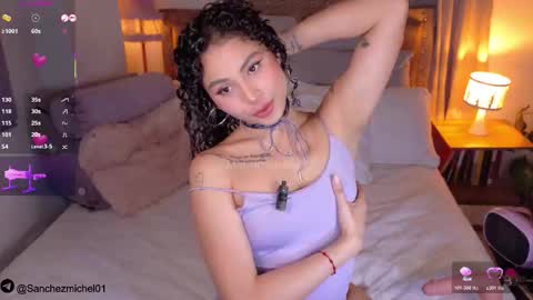 Snapshot of marivimichel03 chatting on November 11, 5:18 am online show from November 11, 5:18 am