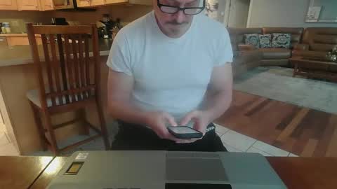 Mark online show from November 26, 2:40 pm