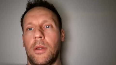 Snapshot of mark__39 chatting on February 8, 11:13 pm Mark online show from February 8, 11:13 pm