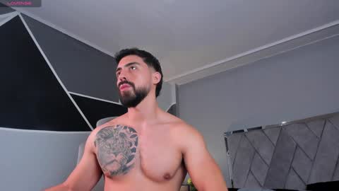 Snapshot of mark_broown_ chatting on December 6, 1:18 am mark_broown_ online show from December 6, 1:18 am