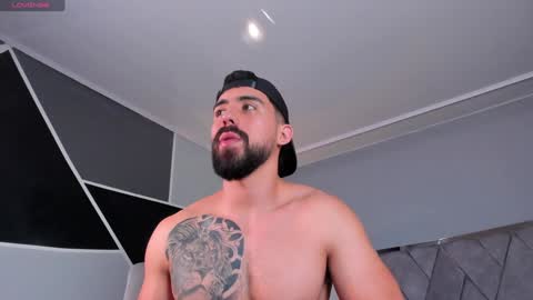 Snapshot of mark_broown_ chatting on December 8, 10:57 pm mark_broown_ online show from December 8, 10:57 pm