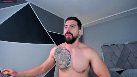 Snapshot of mark_broown_ chatting on January 1, 6:06 pm mark_broown_ online show from January 1, 6:06 pm