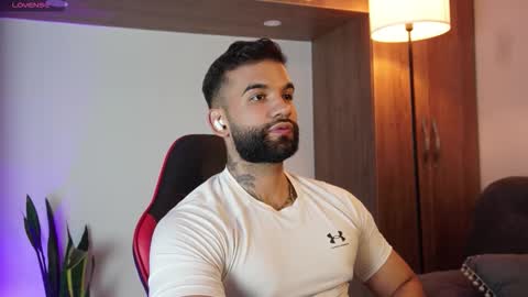 Snapshot of mark_hazze chatting on November 7, 11:05 pm Mark online show from November 7, 11:05 pm