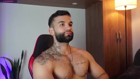 Snapshot of mark_hazze chatting on November 8, 10:41 pm Mark online show from November 8, 10:41 pm