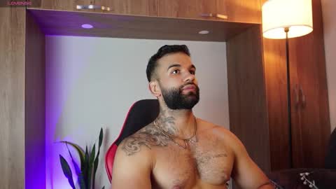 Snapshot of mark_hazze chatting on November 10, 12:09 am Mark online show from November 10, 12:09 am