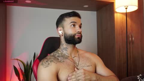 Snapshot of mark_hazze chatting on November 10, 10:31 pm Mark online show from November 10, 10:31 pm