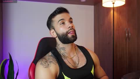 Snapshot of mark_hazze chatting on November 14, 10:18 pm Mark online show from November 14, 10:18 pm