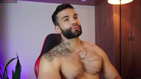 Snapshot of mark_hazze chatting on November 15, 9:54 pm Mark online show from November 15, 9:54 pm