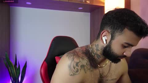 Snapshot of mark_hazze chatting on November 21, 11:14 pm Mark online show from November 21, 11:14 pm