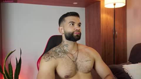 Snapshot of mark_hazze chatting on November 24, 12:10 am Mark online show from November 24, 12:10 am