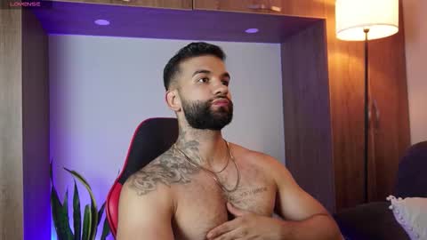 Snapshot of mark_hazze chatting on November 26, 11:39 pm Mark online show from November 26, 11:39 pm