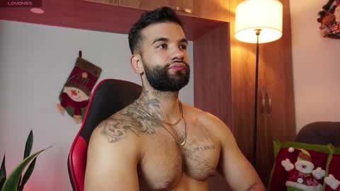 Snapshot of mark_hazze chatting on November 30, 12:14 am Mark online show from November 30, 12:14 am