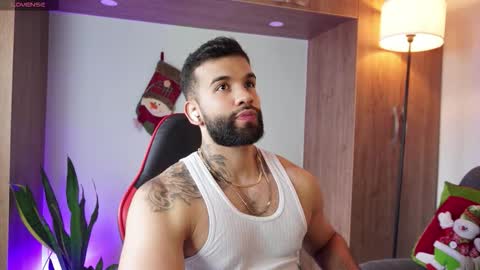 Snapshot of mark_hazze chatting on November 30, 8:57 pm Mark online show from November 30, 8:57 pm