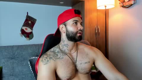 Snapshot of mark_hazze chatting on December 15, 11:09 pm Mark online show from December 15, 11:09 pm