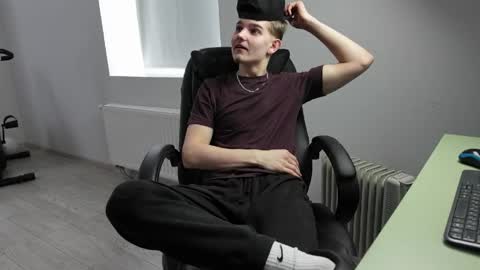 MARK KARSON online show from April 25, 7:00 am