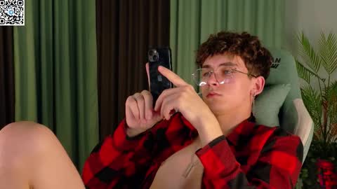 Mark online show from October 6, 7:33 pm