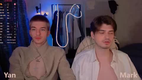 Snapshot of mark_sun chatting on December 15, 4:50 am Mark online show from December 15, 4:50 am