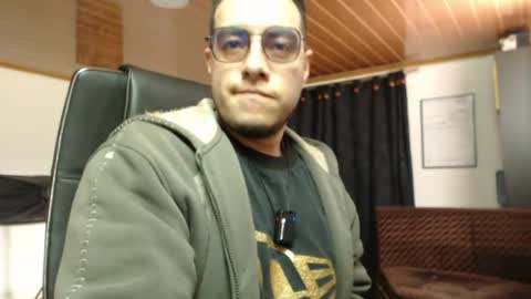 Snapshot of markswitch_ chatting on April 10, 5:28 pm Mark Switch online show from April 10, 5:28 pm