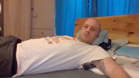 Snapshot of markus_7 chatting on December 17, 10:32 am markus_7 online show from December 17, 10:32 am