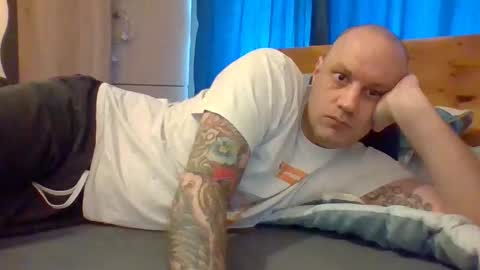 Snapshot of markus_7 chatting on February 25, 8:02 am markus_7 online show from February 25, 8:02 am