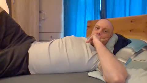 Snapshot of markus_7 chatting on February 26, 8:24 am markus_7 online show from February 26, 8:24 am