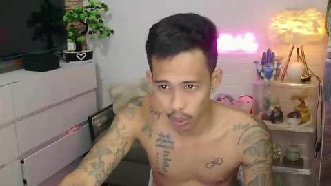 Snapshot of marlmoreno10 chatting on April 17, 12:35 am marlmoreno10 online show from April 17, 12:35 am
