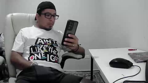 Snapshot of marlovemypup chatting on March 15, 4:40 am marlovemypup online show from March 15, 4:40 am