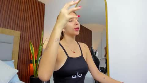 Snapshot of maroly_21 chatting on November 17, 12:22 pm Maly online show from November 17, 12:22 pm