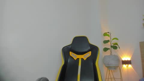 Snapshot of maroly_21 chatting on December 5, 12:03 pm Maly online show from December 5, 12:03 pm