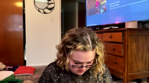 Snapshot of maroon_moon chatting on February 13, 7:10 pm maroon_moon online show from February 13, 7:10 pm