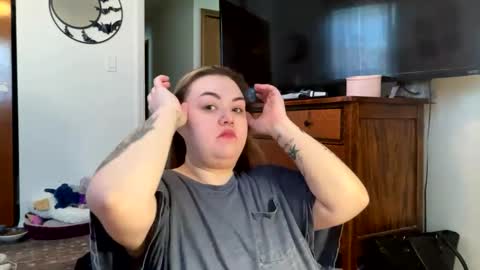 Snapshot of maroon_moon chatting on February 17, 4:59 pm maroon_moon online show from February 17, 4:59 pm