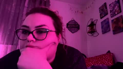 Snapshot of maroon_moon chatting on March 11, 1:05 am maroon_moon online show from March 11, 1:05 am