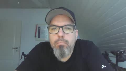 Snapshot of marriedcock1980 chatting on December 10, 8:40 am marriedcock1980 online show from December 10, 8:40 am