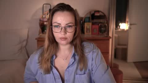 Maria  online broadcast from Tuesday to Suturday from 6 pm to 12 pm Germany time Sunday-Monday offline online show from August 1, 9:46 pm