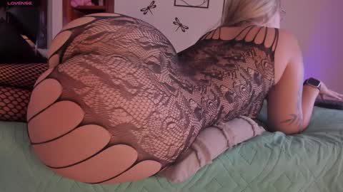 Snapshot of marstone_ chatting on February 3, 1:19 am Mar online show from February 3, 1:19 am