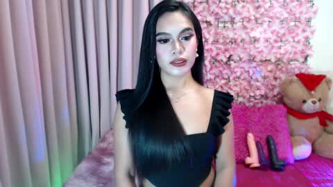Snapshot of martha_fox chatting on December 7, 5:04 am DONT FORGET TO FOLLOW ME AND GIVE ME A THUMBS UP GUYS- martha online show from December 7, 5:04 am