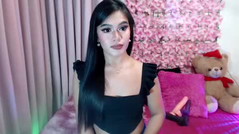Snapshot of martha_fox chatting on December 10, 9:23 am DONT FORGET TO FOLLOW ME AND GIVE ME A THUMBS UP GUYS- martha online show from December 10, 9:23 am