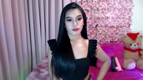 Snapshot of martha_fox chatting on December 12, 12:55 pm DONT FORGET TO FOLLOW ME AND GIVE ME A THUMBS UP GUYS- martha online show from December 12, 12:55 pm