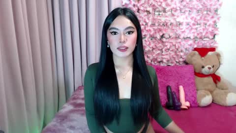 Snapshot of martha_fox chatting on December 19, 10:45 am DONT FORGET TO FOLLOW ME AND GIVE ME A THUMBS UP GUYS- martha online show from December 19, 10:45 am