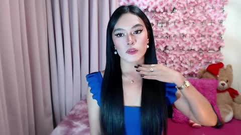 Snapshot of martha_fox chatting on January 1, 11:49 am DONT FORGET TO FOLLOW ME AND GIVE ME A THUMBS UP GUYS- martha online show from January 1, 11:49 am