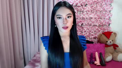 Snapshot of martha_fox chatting on January 2, 7:12 am DONT FORGET TO FOLLOW ME AND GIVE ME A THUMBS UP GUYS- martha online show from January 2, 7:12 am