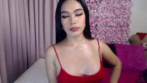 Snapshot of martha_fox chatting on February 15, 9:05 am DONT FORGET TO FOLLOW ME AND GIVE ME A THUMBS UP GUYS- martha online show from February 15, 9:05 am