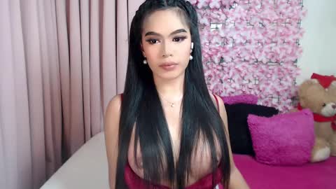 Snapshot of martha_fox chatting on February 23, 4:07 am DONT FORGET TO FOLLOW ME AND GIVE ME A THUMBS UP GUYS- martha online show from February 23, 4:07 am