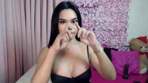 Snapshot of martha_fox chatting on March 2, 12:43 pm DONT FORGET TO FOLLOW ME AND GIVE ME A THUMBS UP GUYS- martha online show from March 2, 12:43 pm