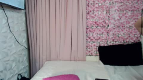 Snapshot of martha_fox chatting on October 19, 3:18 am DONT FORGET TO FOLLOW ME AND GIVE ME A THUMBS UP GUYS- martha online show from October 19, 3:18 am