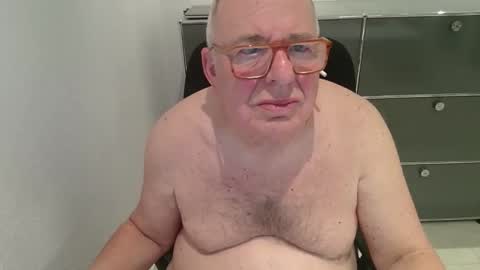 martin_1947 online show from November 5, 8:53 pm