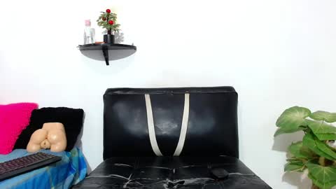 Snapshot of martin_fiit chatting on May 19, 10:27 pm Martin instagrammartinfiit online show from May 19, 10:27 pm