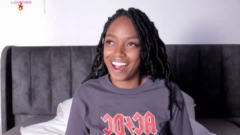 Snapshot of martina_jackson_ chatting on January 31, 8:12 pm Laura online show from January 31, 8:12 pm