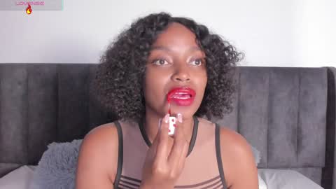 Snapshot of martina_jackson_ chatting on February 7, 11:24 pm Laura online show from February 7, 11:24 pm